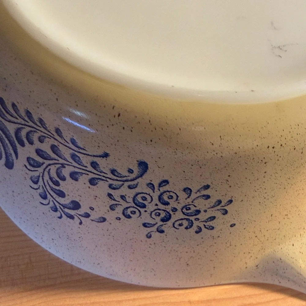 Vintage 1976 Pyrex Homestead 2.5 Qt Casserole Bowl 475-B Tan & Blue – Made in US